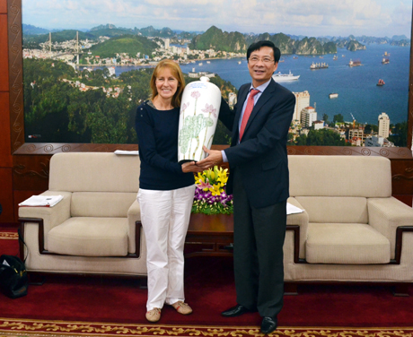 广宁省领导会见德国议会代表团